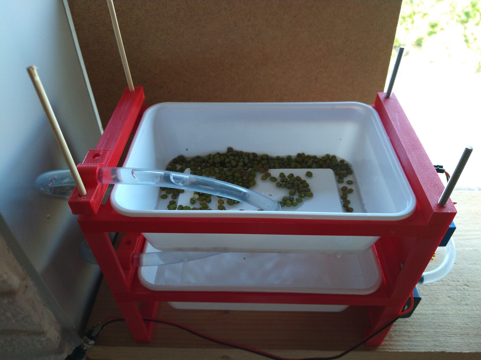 A machine to grow bean sprouts, representing the growth and development of tennis players in the French Open 2026 schedule